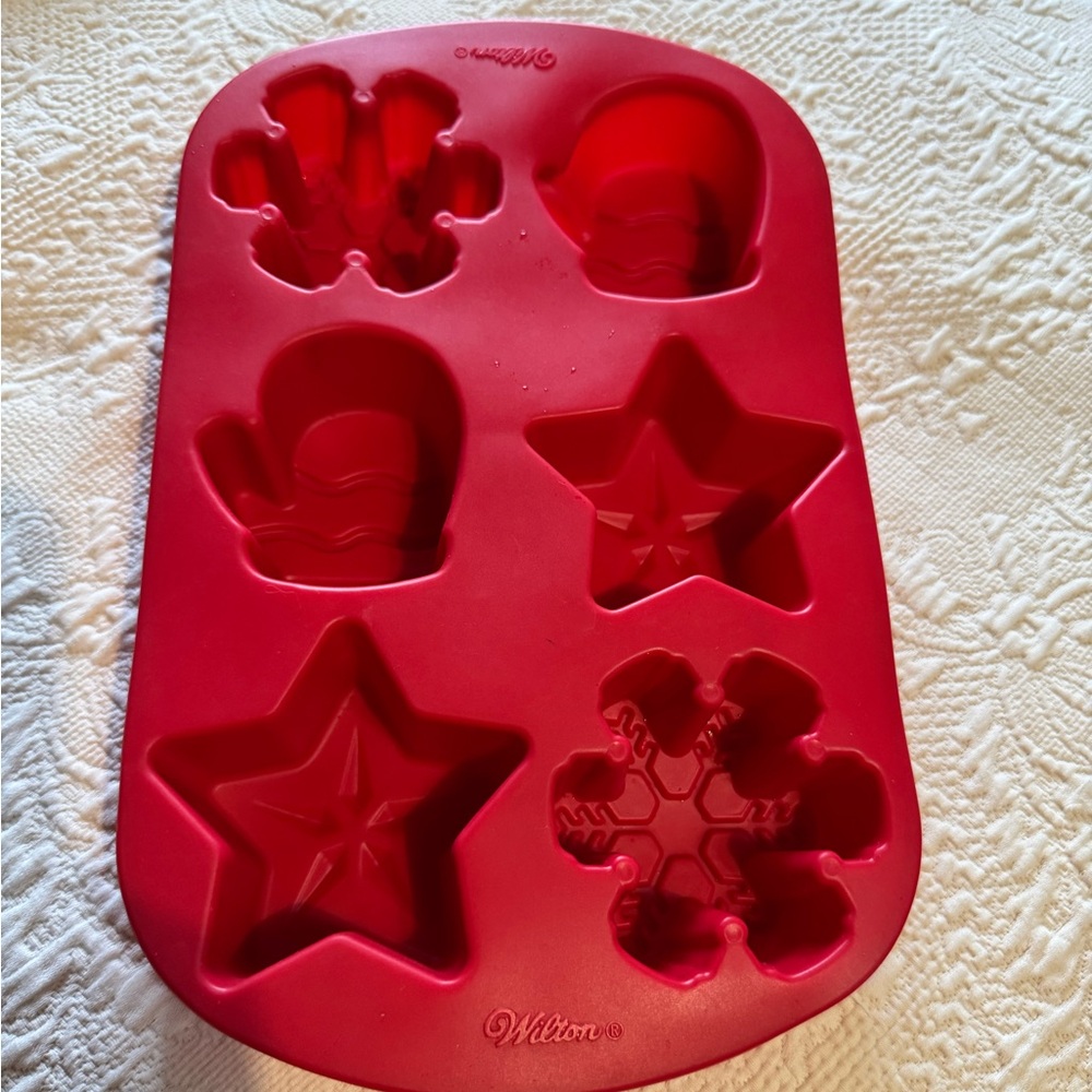 Wilton Red Silicone Festive Mold